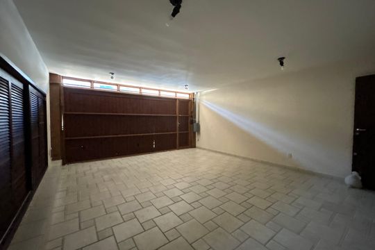 Garagem de casa para alugar com 7 quartos, 400m² em Pantanal, Florianópolis