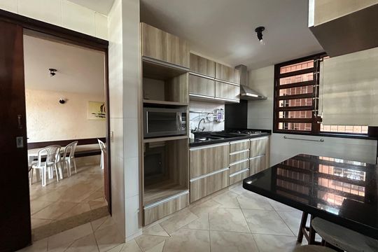 Cozinha  de casa para alugar com 7 quartos, 400m² em Pantanal, Florianópolis