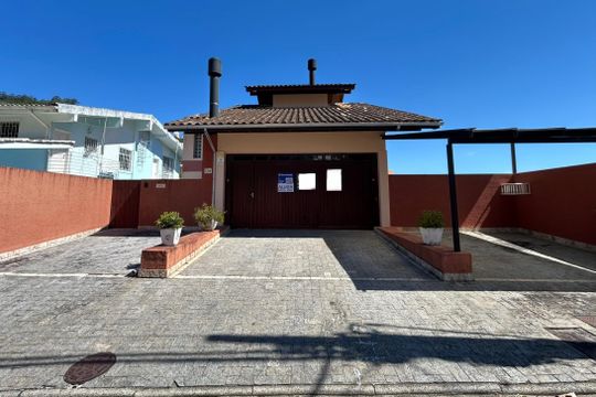 Fachada de casa para alugar com 7 quartos, 400m² em Pantanal, Florianópolis