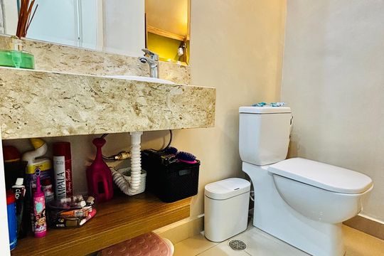 Lavabo  de casa de condomínio à venda com 3 quartos, 134m² em Km 18, Osasco