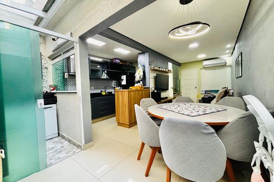 Casa de Condomínio à venda com 3 quartos, 134m² em Km 18, Osasco