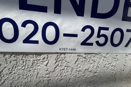 Placa  de casa de condomínio à venda com 3 quartos, 134m² em Km 18, Osasco