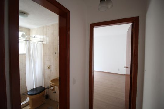 Corredor de apartamento para alugar com 1 quarto, 51m² em Bom Fim, Porto Alegre