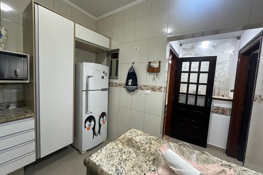 Cozinha de apartamento para alugar com 2 quartos, 130m² em Itararé, São Vicente