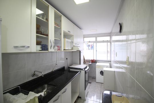 Cozinha de apartamento para alugar com 1 quarto, 42m² em Passo D’areia, Porto Alegre