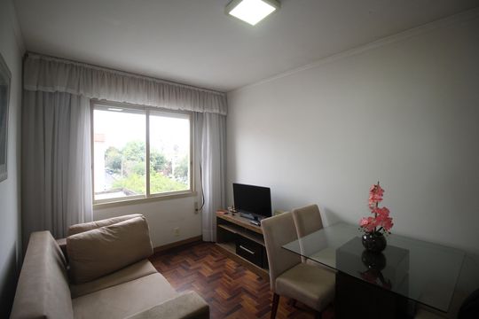 Sala de apartamento para alugar com 1 quarto, 42m² em Passo D’areia, Porto Alegre
