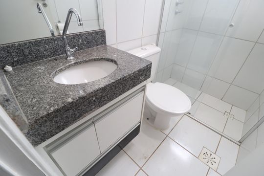 Banheiro Social de apartamento para alugar com 2 quartos, 45m² em Shopping Park, Uberlândia