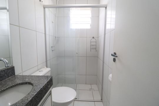 Banheiro Social de apartamento para alugar com 2 quartos, 45m² em Shopping Park, Uberlândia