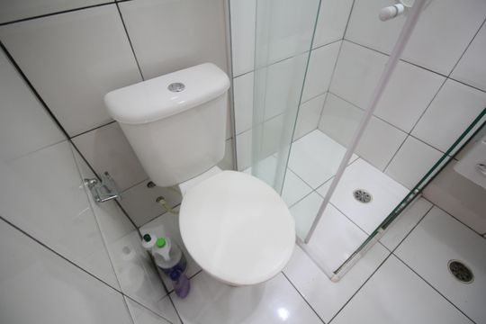 Banheiro de apartamento para alugar com 2 quartos, 42m² em Super Quadra Morumbi, São Paulo