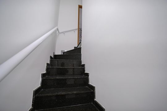 Escada de casa de condomínio para alugar com 2 quartos, 57m² em Vila Buenos Aires, São Paulo