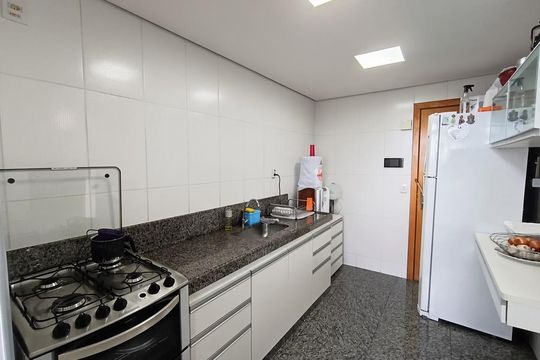 Cozinha de apartamento à venda com 4 quartos, 100m² em Fernão Dias, Belo Horizonte