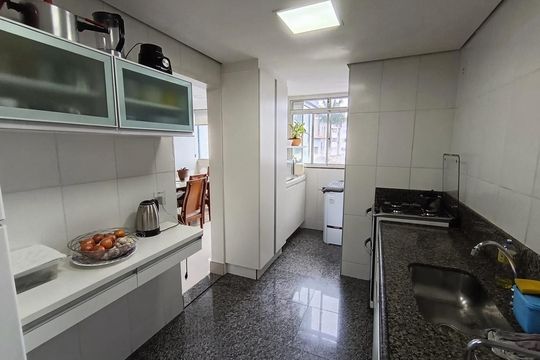 Cozinha de apartamento à venda com 4 quartos, 100m² em Fernão Dias, Belo Horizonte
