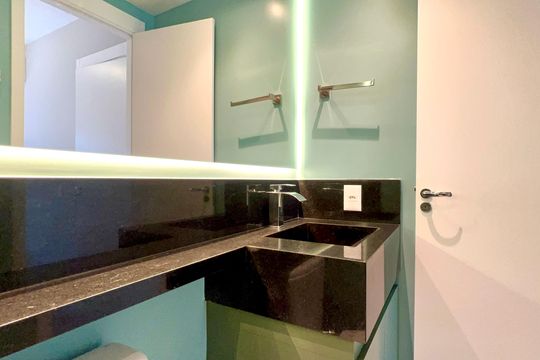 Banheiro da Suíte de apartamento para alugar com 1 quarto, 25m² em Vila Nova Conceição, São Paulo