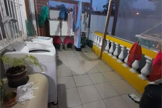 Casa à venda com 3 quartos, 250m² em Vila Bertioga, São Paulo
