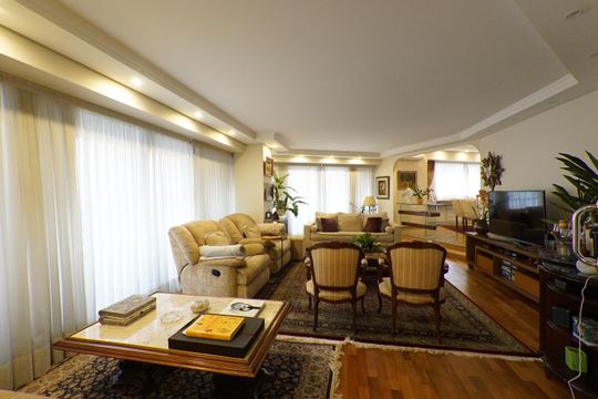 Apartamento para alugar com 3 quartos, 240m² em Aclimação, São Paulo
