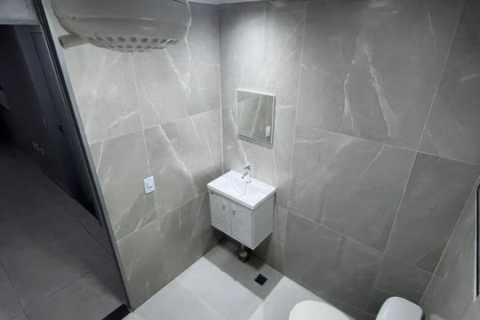 Banheiro de apartamento para alugar com 2 quartos, 49m² em Jardim Monte Cristo, Suzano