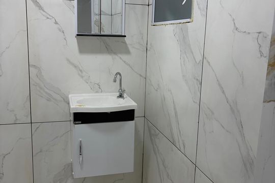 Banheiro de kitnet/studio para alugar com 1 quarto, 24m² em Santo Amaro, São Paulo