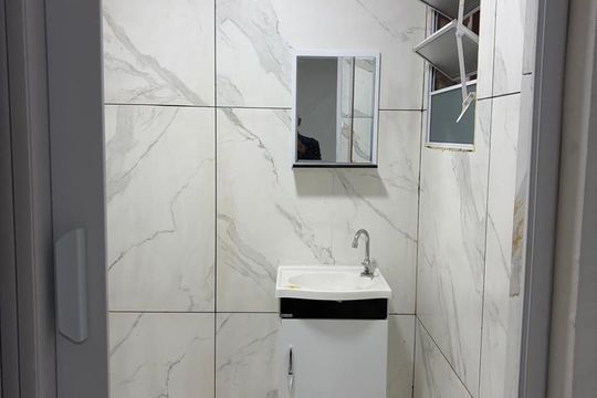 Banheiro de kitnet/studio para alugar com 1 quarto, 26m² em Santo Amaro, São Paulo