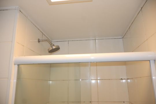 Banheiro de apartamento para alugar com 1 quarto, 35m² em Jardim Ibitirama, São Paulo