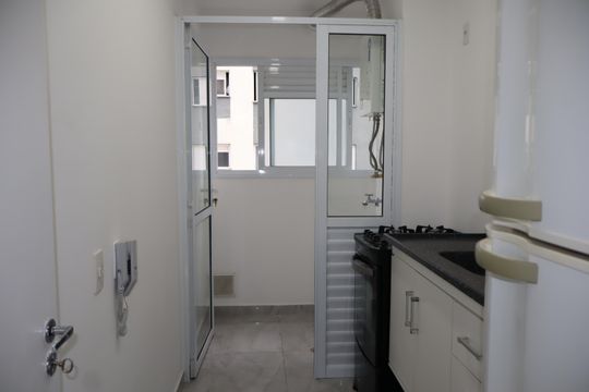 Cozinha de apartamento para alugar com 1 quarto, 35m² em Jardim Ibitirama, São Paulo