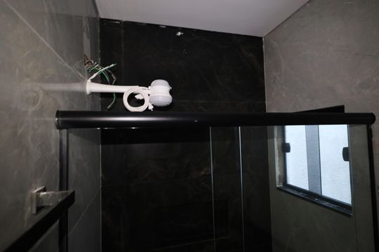 Banheiro de apartamento para alugar com 2 quartos, 48m² em Veloso, Osasco