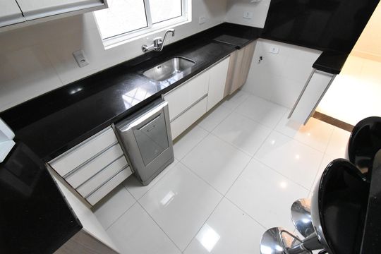 Cozinha de casa de condomínio para alugar com 3 quartos, 132m² em Xaxim, Curitiba