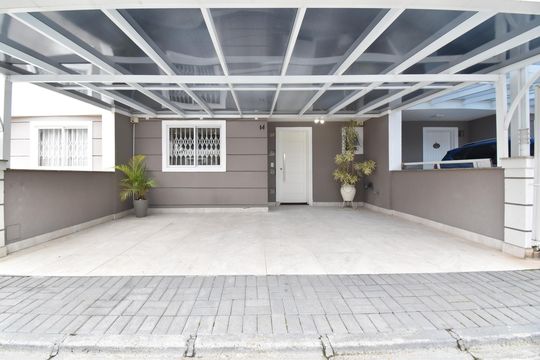 Garagem de casa de condomínio para alugar com 3 quartos, 132m² em Xaxim, Curitiba