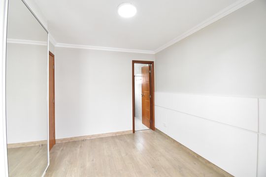 Suíte de casa de condomínio para alugar com 3 quartos, 132m² em Xaxim, Curitiba