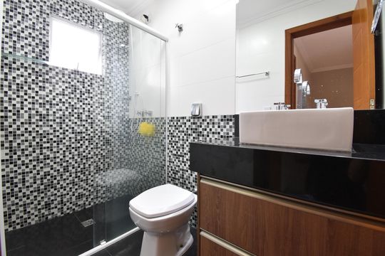 Banheiro 2 de casa de condomínio para alugar com 3 quartos, 132m² em Xaxim, Curitiba