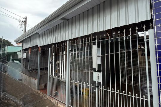Fachada de casa à venda com 2 quartos, 100m² em Rudge Ramos, São Bernardo do Campo