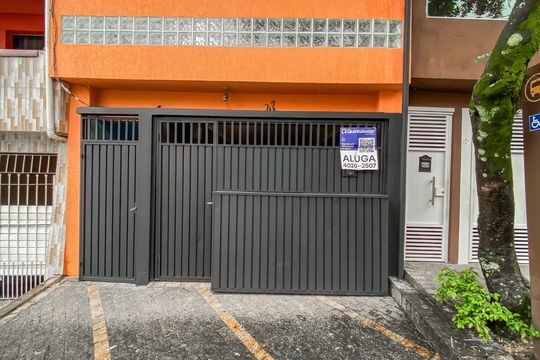 Fachada de casa para alugar com 1 quarto, 80m² em Jardim Castelo, São Paulo