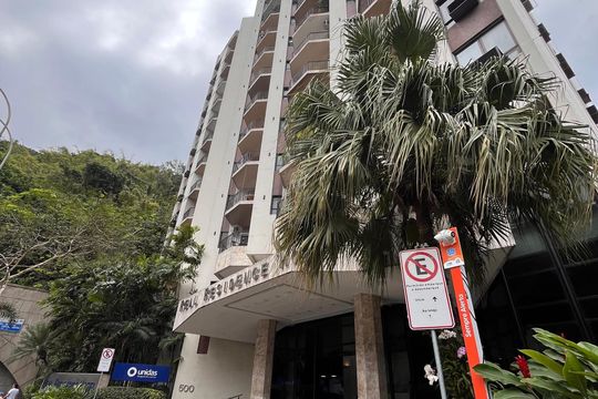 Fachada  de apartamento à venda com 1 quarto, 55m² em Copacabana, Rio de Janeiro