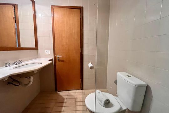 Banheiro  de apartamento à venda com 1 quarto, 55m² em Copacabana, Rio de Janeiro