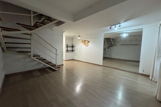 Sala de casa de condomínio à venda com 3 quartos, 120m² em Jardim das Esmeraldas, São Paulo