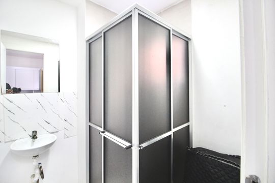 Banheiro de apartamento à venda com 1 quarto, 27m² em Jardim Matarazzo, São Paulo