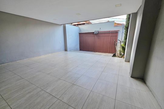 Garagem  de casa para alugar com 3 quartos, 360m² em Jardim Atlântico, Belo Horizonte