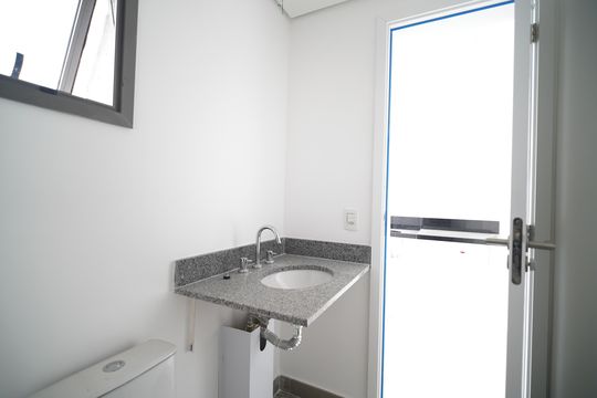 Banheiro de kitnet/studio à venda com 1 quarto, 30m² em Liberdade, São Paulo