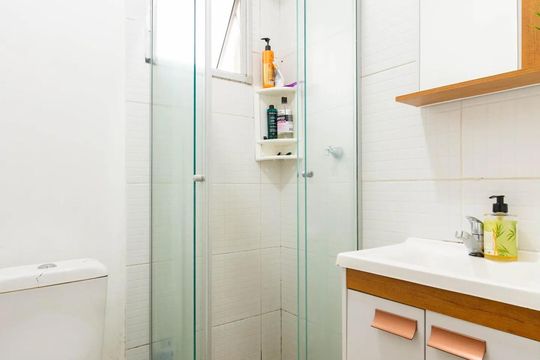 Banheiro de apartamento para alugar com 2 quartos, 50m² em Igara, Canoas