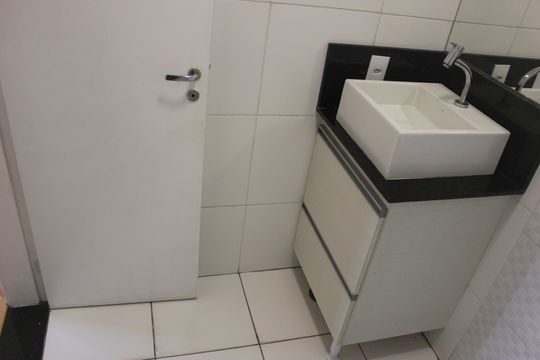 Banheiro social de apartamento para alugar com 3 quartos, 52m² em Jardim Testae, Guarulhos