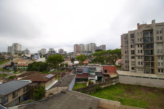 Sacada - Vista de apartamento à venda com 2 quartos, 47m² em Capão Raso, Curitiba