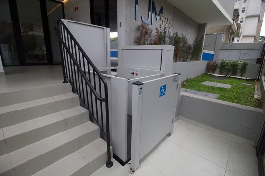 Acesso de apartamento à venda com 2 quartos, 50m² em Capão Raso, Curitiba