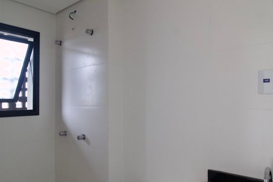 Banheiro Suíte de apartamento à venda com 2 quartos, 50m² em Capão Raso, Curitiba