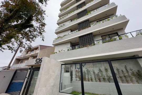 Fachada de apartamento à venda com 2 quartos, 50m² em Capão Raso, Curitiba