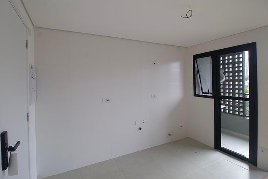 Cozinha de apartamento à venda com 2 quartos, 50m² em Capão Raso, Curitiba