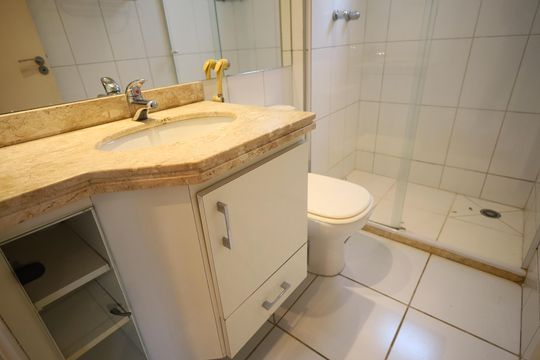 Banheiro da Suíte 1 de apartamento à venda com 2 quartos, 90m² em Cidade São Francisco , São Paulo