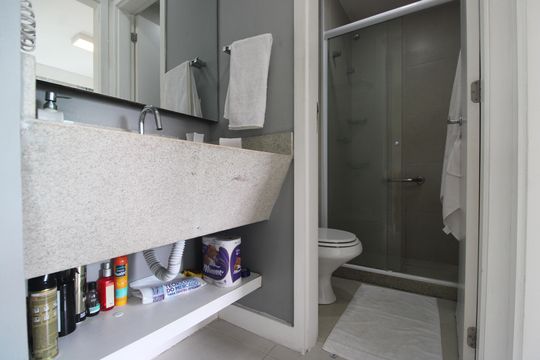 Banheiro de kitnet/studio para alugar com 1 quarto, 32m² em Jacarepaguá, Rio de Janeiro
