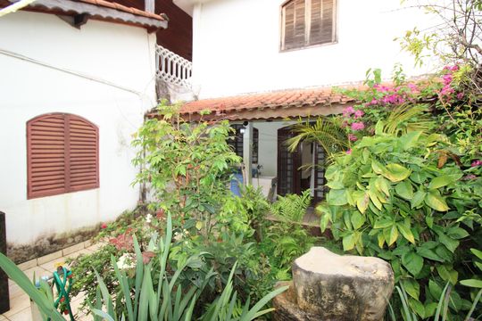 Jardim de casa à venda com 3 quartos, 250m² em Vila Rosaria, São Paulo