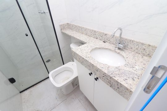 Banheiro de apartamento para alugar com 2 quartos, 56m² em Cidade Antônio Estêvão de Carvalho, São Paulo
