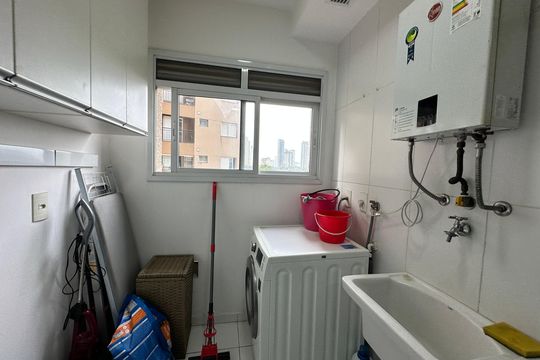Área de Serviço de apartamento para alugar com 2 quartos, 65m² em Jardim Tupanci, Barueri