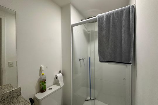Banheiro Social de apartamento para alugar com 2 quartos, 65m² em Jardim Tupanci, Barueri